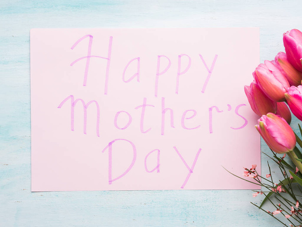 Hermosos tulipanes. Deseando Feliz Día de las Madres
 - Foto, Imagen