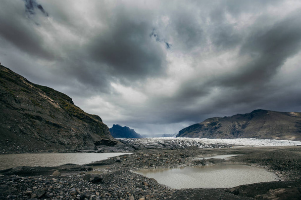 アイスランドの荒天下でのジョクルサロン氷河 - 写真・画像