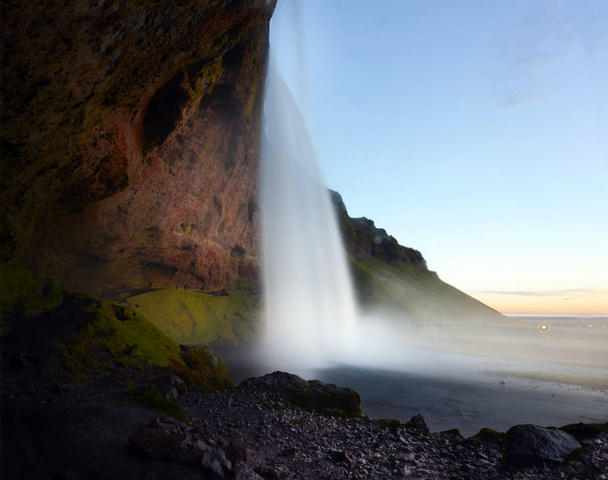 Водопад Seljalandsfoss на закате, Исландия
 - Фото, изображение