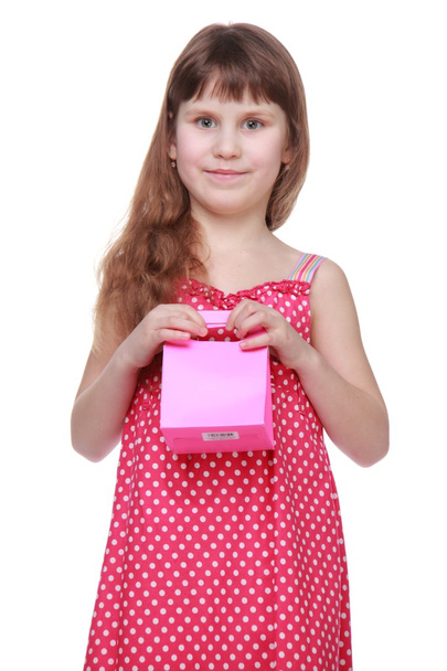Cute little girl holding a small gift - Fotoğraf, Görsel
