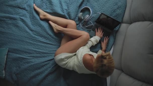Sexy woman using laptop at home - Кадри, відео