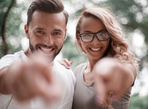 smiling young couple pointing at you - Foto, Imagen