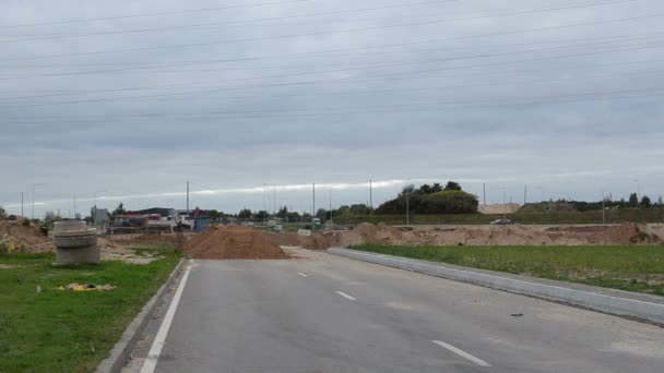 silniční stavební práce silniční směrové znamení objezdu auta - Záběry, video