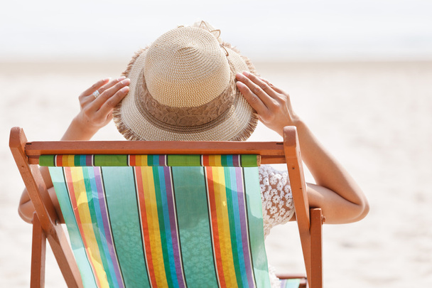 Woman on beach chair - Valokuva, kuva