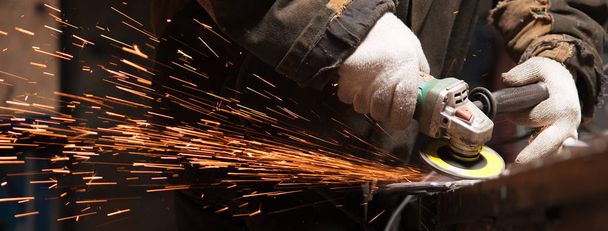Blacksmith Polishes Metal Products Using A Grinding Machine - Fotoğraf, Görsel