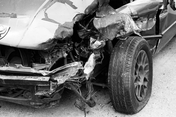 Açık kazasında yapamaz kadar götürmek olmuştu mavi araba. - Fotoğraf, Görsel