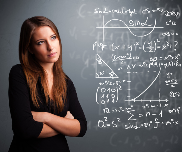 Όμορφο κορίτσι του σχολείου σκέφτεται πολύπλοκα μαθηματικά σημάδια - Φωτογραφία, εικόνα