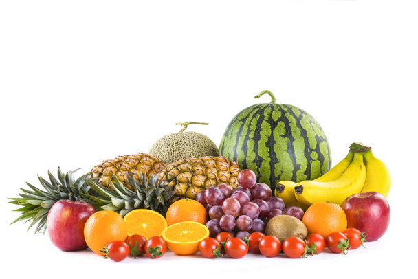 frutas frescas sobre fondo blanco - Foto, imagen