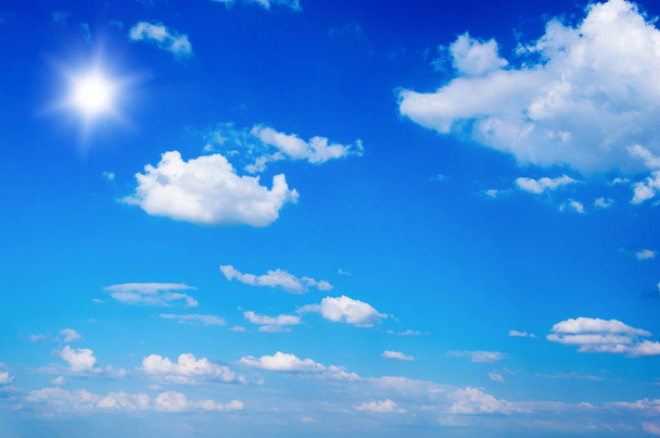 sfondo cielo blu con nuvole bianche - Foto, immagini