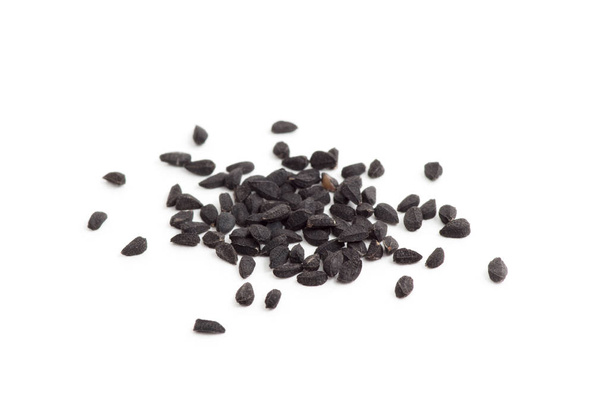 Nasiona sezamu czarne izolowane na białym tle - Zdjęcie, obraz