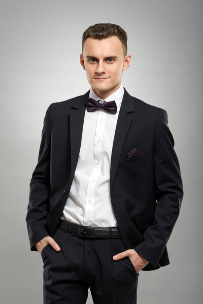 Closeup of a young man in a business suit - Fotografie, Obrázek