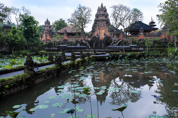 Temple du Lotus, l'ancien lieu à Ubud, Bali, Indonésie
. - Photo, image