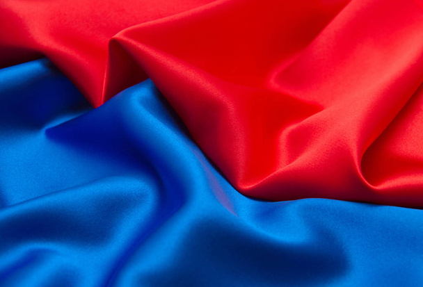 červená a modrá saténová tkanina pro pozadí - Fotografie, Obrázek