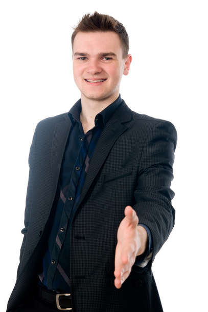 junger Mann im Anzug bietet an, die Hand zu schütteln - Foto, Bild