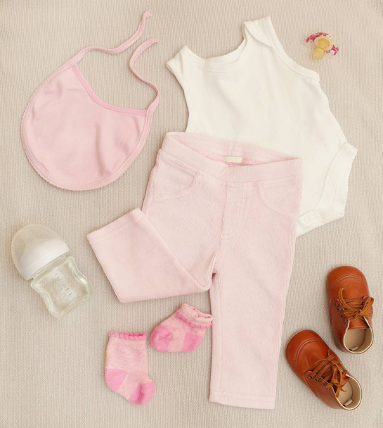 Tenue bébé fille rose & blanche
 - Photo, image