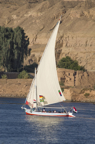 Voiliers pour des excursions sur le Nil, Egyp
 - Photo, image