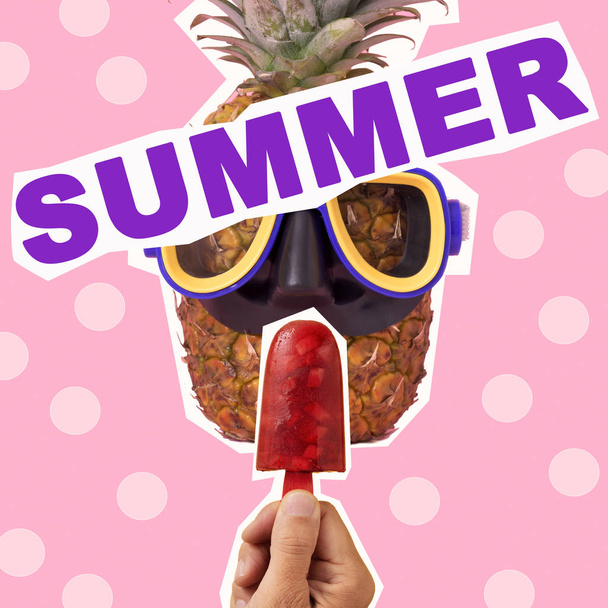 der Text Sommer, als Zeitschriftenausschnitt, eine Ananas mit Tauchermaske und eine Hand, die ein Eis hält, auf rosa Hintergrund, gemustert mit rosa Punkten, als Collage zeitgenössischer Kunst - Foto, Bild