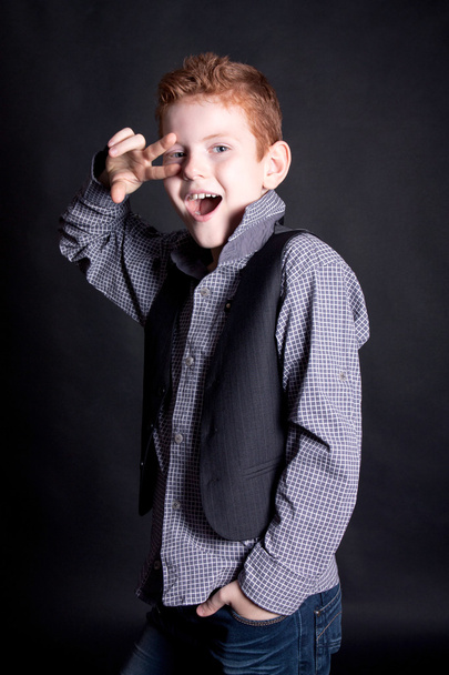 Emotional red-haired boy in the studio - 写真・画像