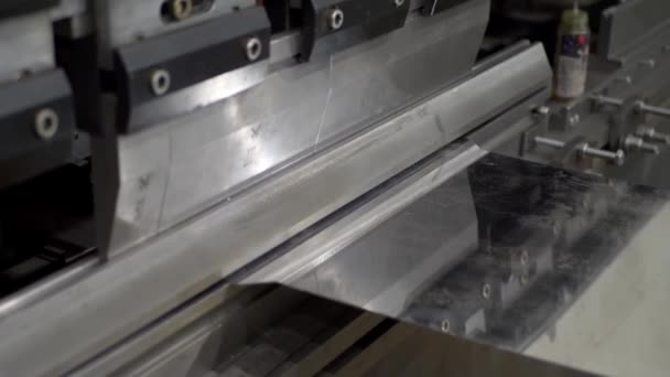 Operator bending metal sheet by press machine - Footage, Video