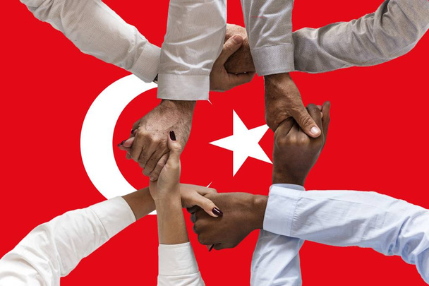 drapeau de dinde, intégration d'un groupe multiculturel de jeunes - Photo, image