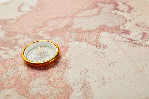 golden compass on vintage world map  - Φωτογραφία, εικόνα