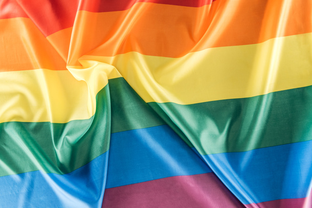 vista superior de la bandera del arco iris arrugado, concepto lgbt
 - Foto, imagen