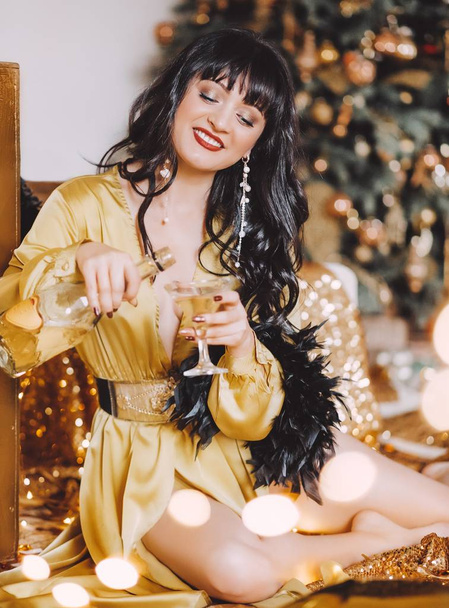 Beautiful young woman   posing in yellow dress with Champagne   - Foto, Imagem