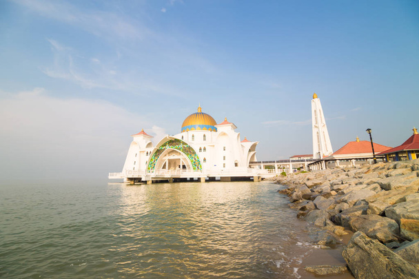 Melaka centrlal masjid selat en el mar, Malasia
 - Foto, Imagen