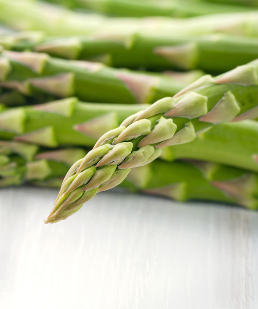 Fresh asparagus closeup on wooden background - Foto, afbeelding