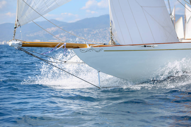 Segelbootrennen an der französischen Riviera  - Foto, Bild