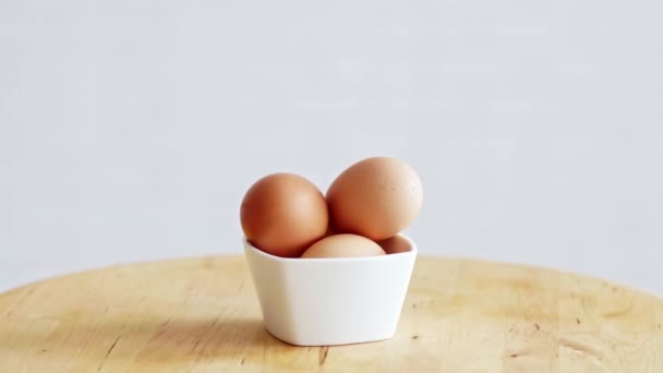 Turning eggs into easter eggs  - Video, Çekim