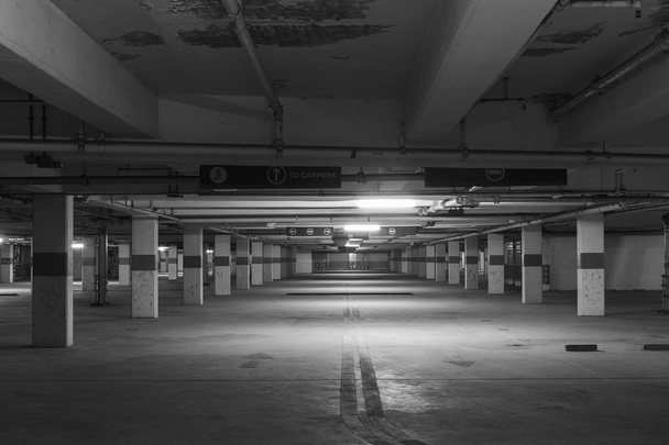 parcheggio vuoto garage interno - Foto, immagini