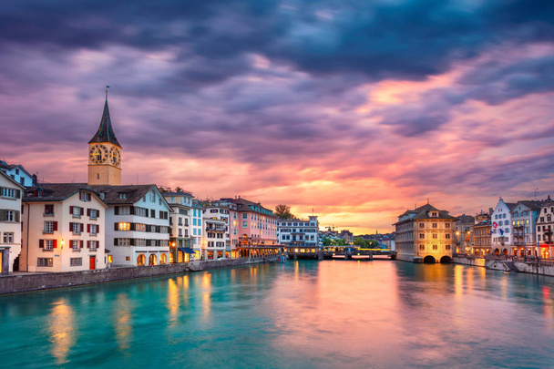 Zurich. Imagen de Zurich, Suiza durante la puesta del sol dramática
. - Foto, imagen