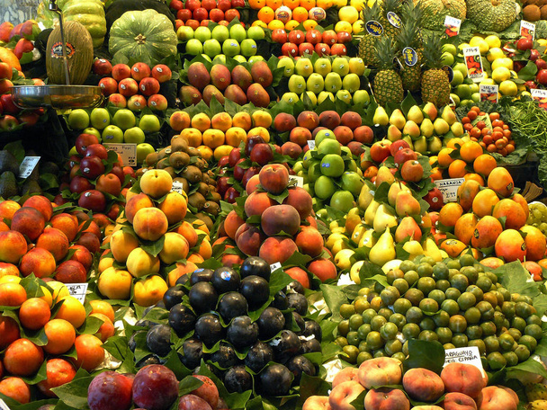 Барселона (Испания). Плоды на рынке Boqueria в Барселоне
 - Фото, изображение