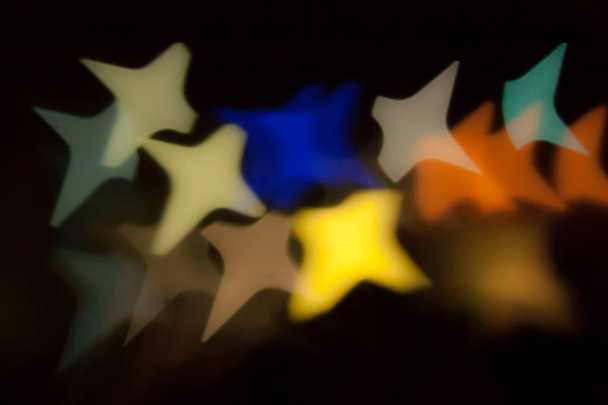 A defocused bokeh színes fények, csillag alakú homályos fénykép. - Fotó, kép
