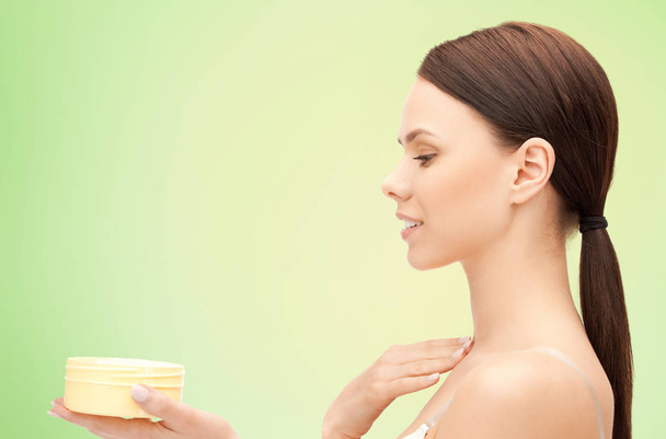 beautiful woman with moisturizing cream - Foto, immagini