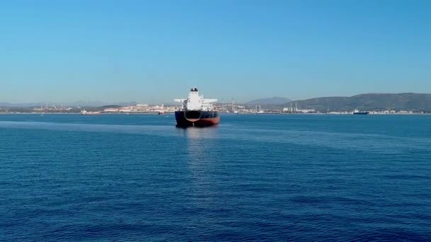 Shot śledzenia od portu w Gibraltarze - Materiał filmowy, wideo
