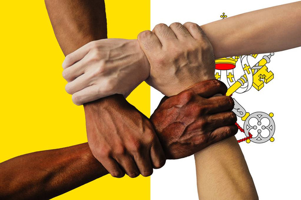 flaga Watykanu, integracja wielokulturowej grupy młodzieży. - Zdjęcie, obraz