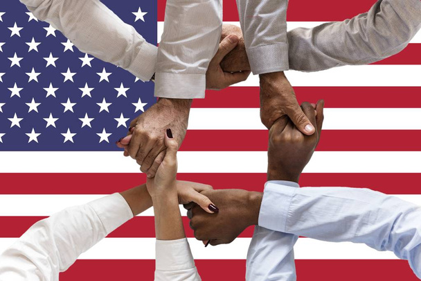 États-Unis drapeau, intégration d'un groupe multiculturel de jeunes. - Photo, image