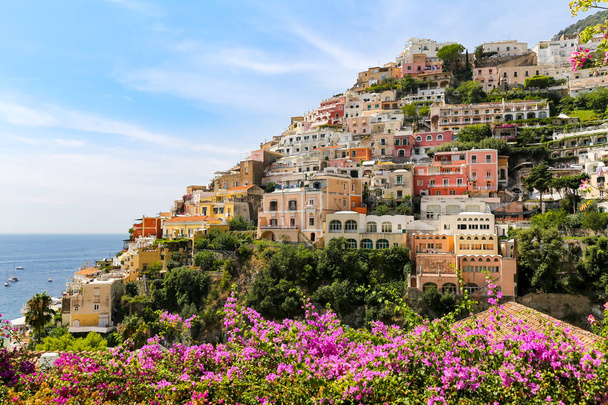 Celkový pohled na město Positano v Neapoli, Itálie - Fotografie, Obrázek