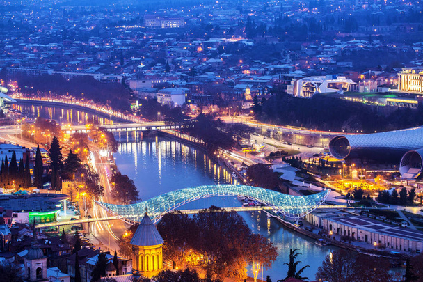 Výhled na noční město Tbilisi, Gruzie - Fotografie, Obrázek