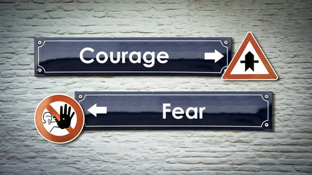 Signo de pared Coraje vs miedo
 - Foto, imagen
