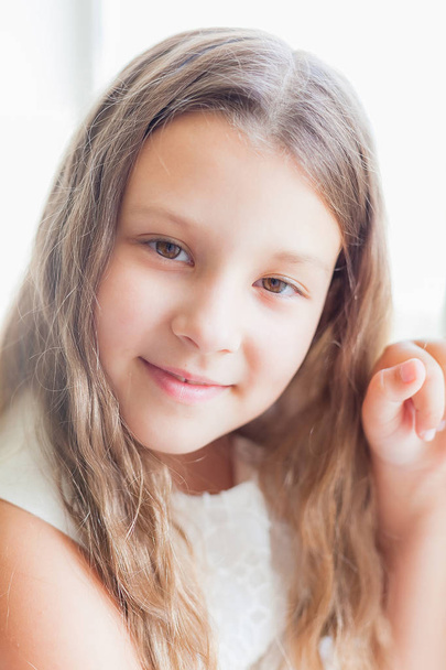 Portrait of pretty little girl in white dress - Foto, Imagen