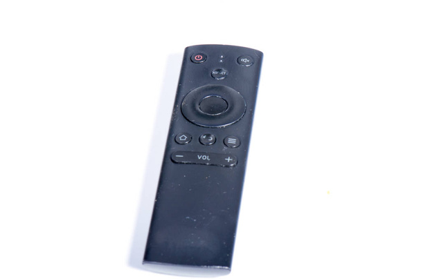 Partie de la vieille console télécommande sale TV isolée sur fond blanc
 - Photo, image