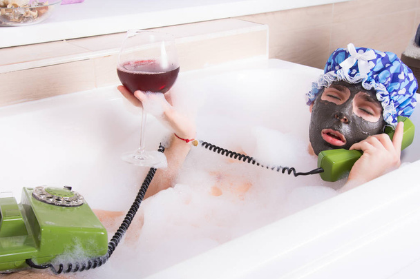 Care and self-care. Wine and bath. - Photo, Image