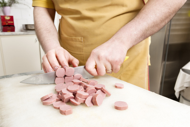 salchichas cortadas chef
 - Foto, Imagen