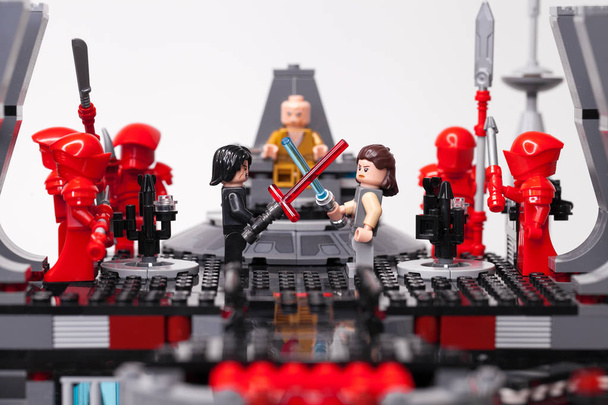 RUSSIAN, SAMARA - February 8, 2019. LEGO STAR WARS. Minifigures Star Wars Characters - Episode 8: The Last Jedi. Kylo Ren, Rey, Phasma, Snoke, Hux and Squad of stormtroopers - Foto, Bild