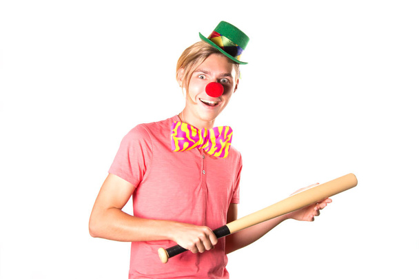 Jeune clown drôle et bat.Mad baseball sourire
. - Photo, image