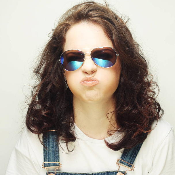 curly woman with sunglasses - Фото, зображення