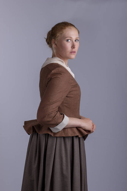 18th century woman in brown ensemble - Fotó, kép